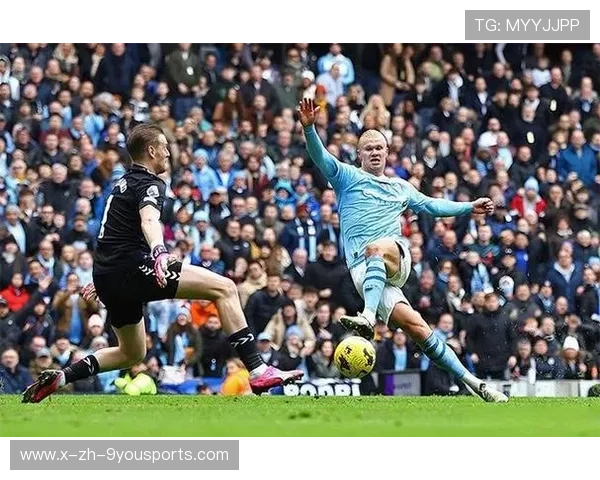 曼城前场集体压迫，哈兰德抢点轻松得分